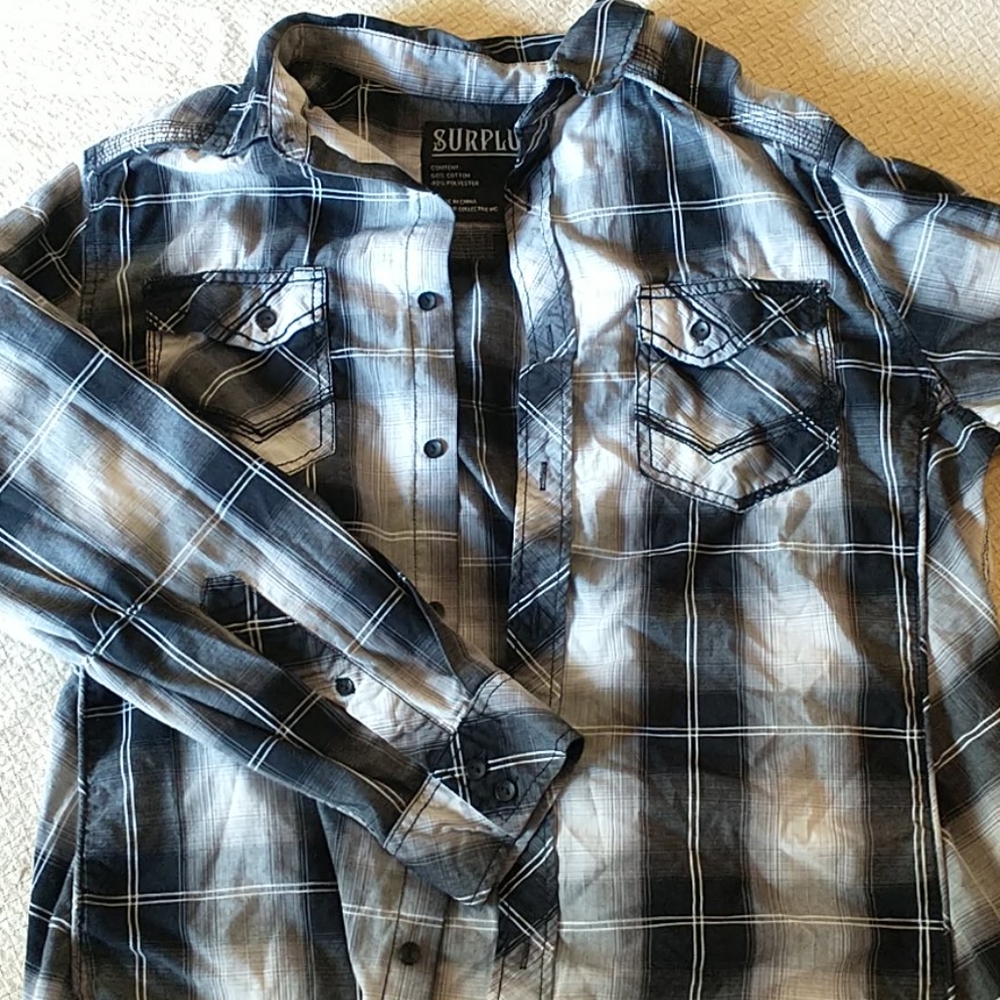 Men's double pocket western style button up shirt